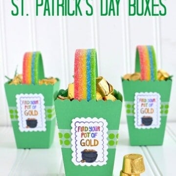 St. Patrick's Day Boxes - easy paper boxes filled with chocolate gold candies and a rainbow candy handle. Great craft to make for St. Patrick's Day parties! #rainbow #papercrafts #popcornbox #stpatricksdaycrafts #rainbowtreats #stpatricksdaytreats #potofgold