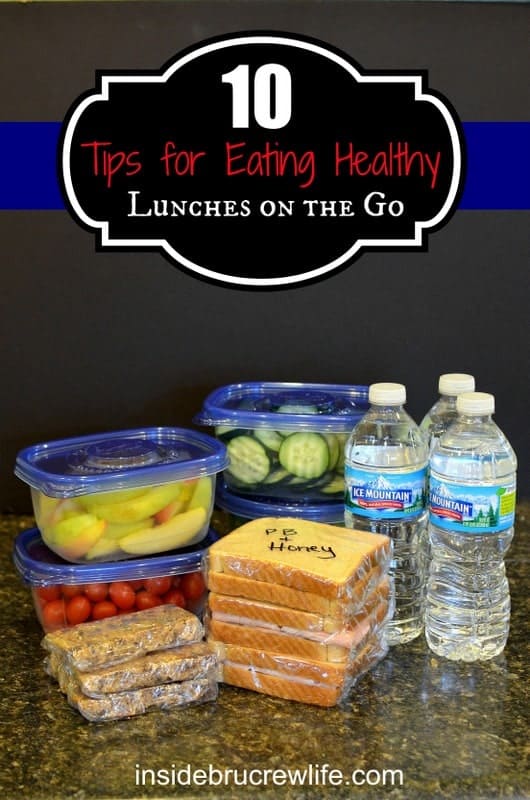 A photo of food in containers and water bottles with a logo about 10 tips for eating healthy lunches on the go