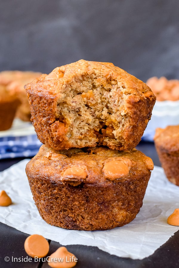 Butterscotch Banana Muffins - these soft and fluffy banana muffins are loaded with butterscotch chips. Try this easy recipe for breakfast or as an after school snack. #banana #muffins #butterscotch #breakfast #afterschooolsnack