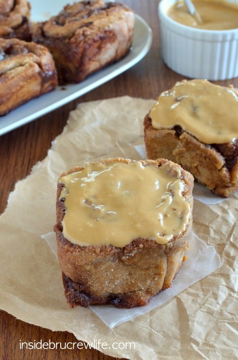 Mocha Chip Cinnamon Rolls - these easy NO YEAST cinnamon rolls can be made in under an hour