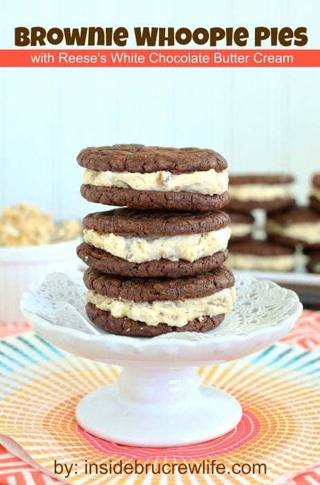 Reese's White Chocolate Brownie Whoopie Pies - brownie cookies filled with a white chocolate Reese's frosting #brownies #reeses