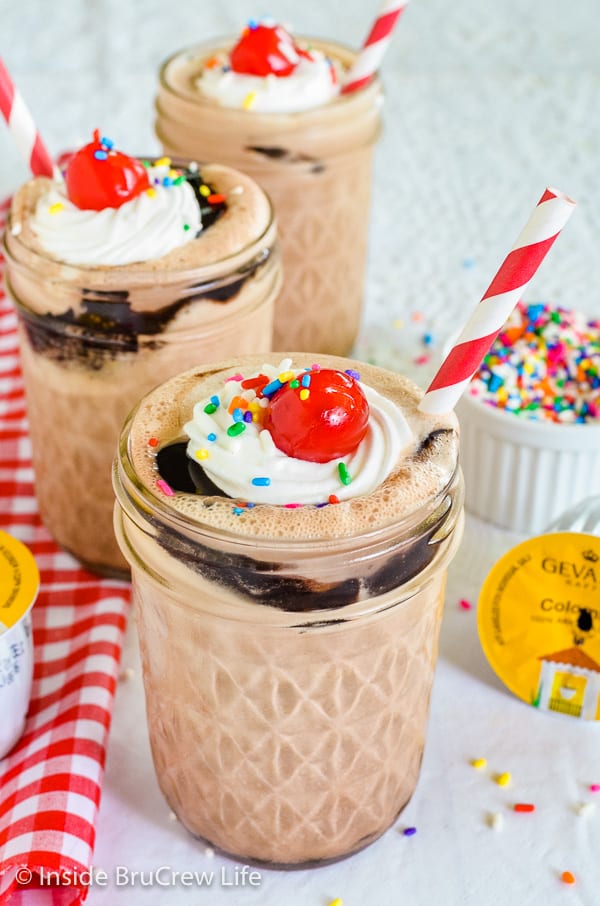 Mocha Fudge Milkshakes - coffee, ice cream, and hot fudge makes this easy dessert the perfect treat on a hot summer day. #milkshake #coffee #mocha #fudge #recipe #summerdessert