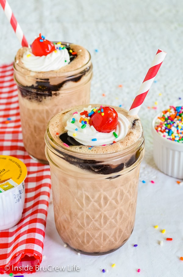 Mocha Fudge Milkshakes - coffee and ice cream blended together makes the perfect summer dessert. This easy three ingredient milkshake is a great dessert in minutes. #milkshake #coffee #mocha #fudge #recipe #summerdessert