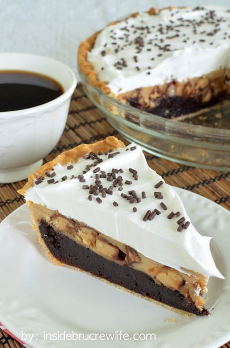 Peanut Butter Snickers Cheesecake Brownie Pie - three layers of gooey brownie and cheesecake goodness will have you reaching for another slice. Great recipe to make for parties! #pie #brownie #cheesecake #peanutbutter #snickers