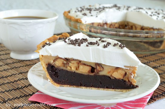 Peanut Butter Snickers Cheesecake Brownie Pie -peanut butter cheesecake loaded with Snickers candy bars and a gooey brownie layer makes one great pie! Awesome recipe to make for parties! #pie #brownie #cheesecake #peanutbutter #snickers