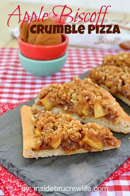 Apple Biscoff Crumble Pizza - pizza crust topped with Biscoff spread, apples, and a crumble topping with oats and Biscoff cookies https://insidebrucrewlife.com