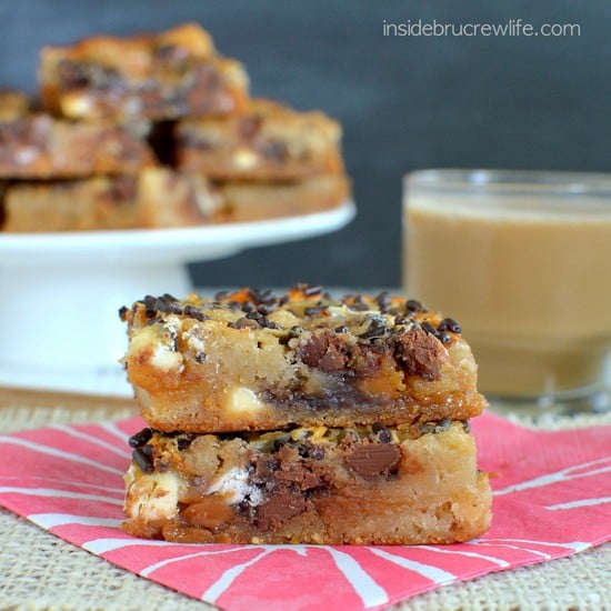 Caramel Macchiato Gooey Cake Bars - cake mix bars topped with caramel, white chocolate, chocolate chips, and a coffee sweetened condensed milk https://insidebrucrewlife.com