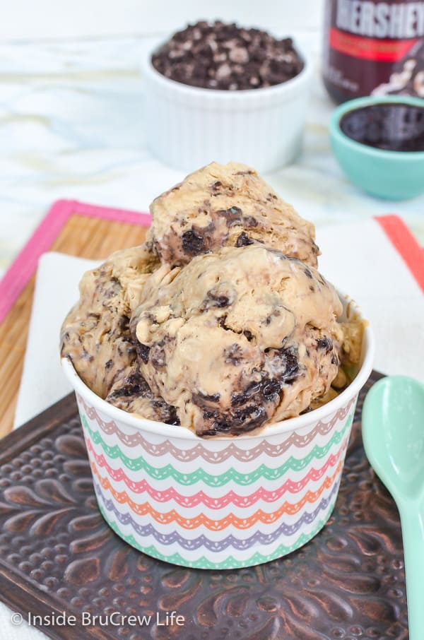 A white bowl on a brown tile filled with oreo fudge cappuccino ice cream