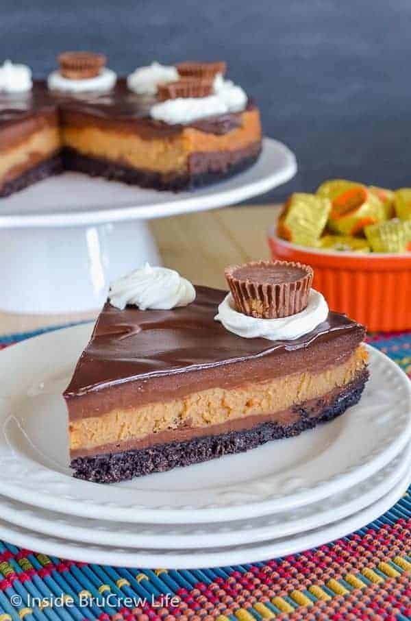 Peanut Butter Cup Cheesecake - layers of chocolate and peanut butter cheesecake with a chocolate topping and peanut butter cup candies. Make this recipe and watch everyone smile. #cheesecake #peanutbutter #chocolate #peanutbuttercups