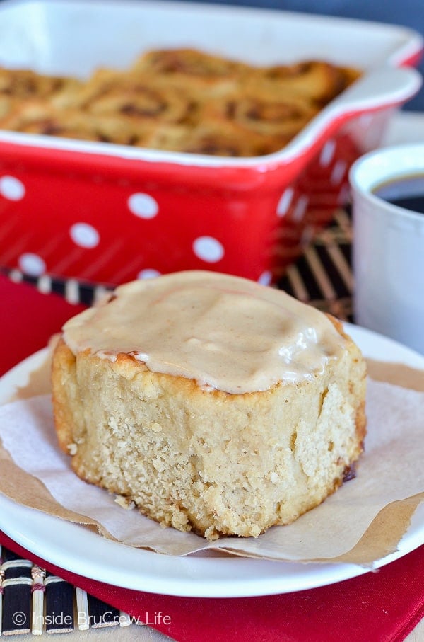 Apple Butter Cinnamon Rolls - soft homemade no yeast dough filled with cinnamon sugar and apple butter makes a great breakfast. Easy recipe for fall mornings.