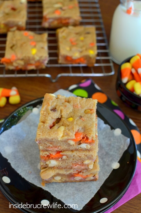 Peanut Butter Candy Corn Blonde Brownies - peanuts, candy corn, and Reese's pieces inside a peanut butter blonde brownie www.insidebrucrewlife.com