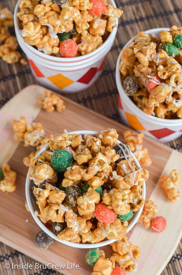Caramel Pumpkin Spice Popcorn - pumpkin spice M&M's add a fun fall twist to this caramel chocolate covered popcorn. Easy snack mix for fall parties!
