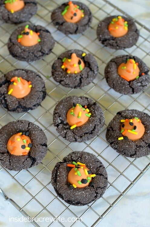 Kiss cookies with sprinkles on a wire rack.