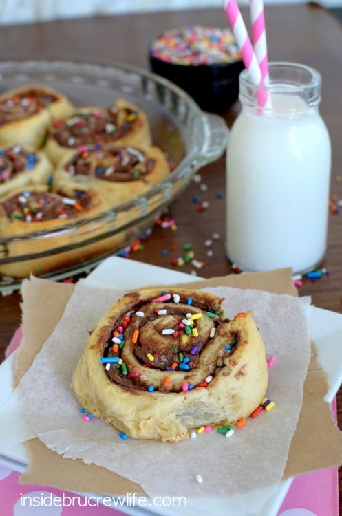Sweet rolls made with sprinkles and Nutella in a pie plate.