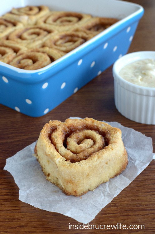 These easy NO YEAST cinnamon rolls can be made and eaten in less than an hour