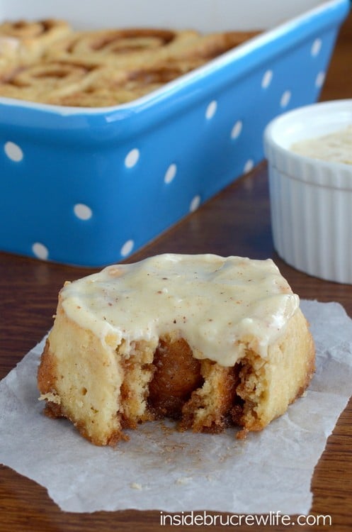 These easy NO YEAST cinnamon rolls can be made and eaten in less than an hour