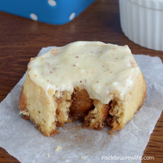 These easy NO YEAST cinnamon rolls can be made and eaten in less than an hour