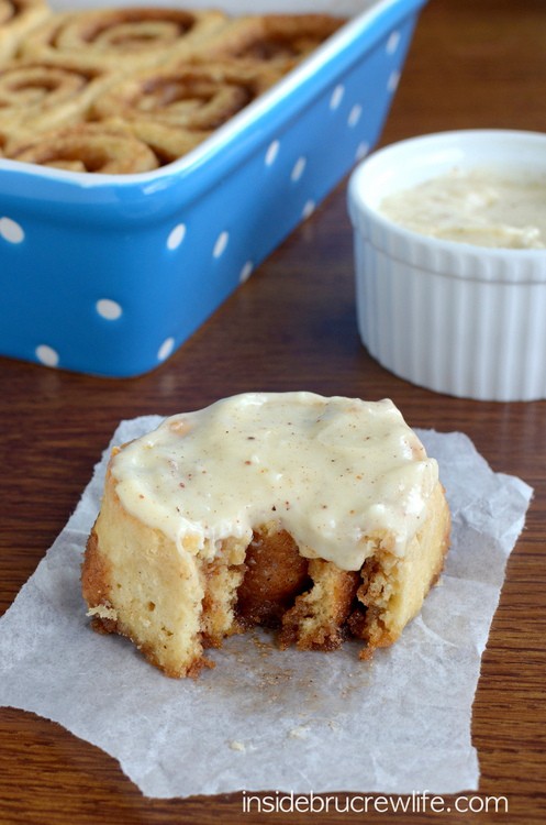 These easy NO YEAST cinnamon rolls can be made and eaten in less than an hour