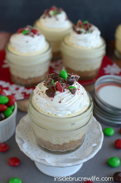 White Chocolate Gingerbread Pudding Cups from www.insidebrucrewlife.com - no bake gingerbread cheesecake and white chocolate pudding in jars 