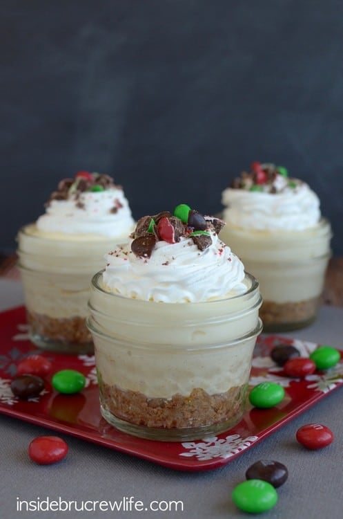 White Chocolate Gingerbread Pudding Cups - no bake gingerbread cheesecake layered with white chocolate pudding and gingerbread cookies makes a great holiday dessert. 