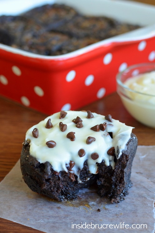 These easy NO YEAST rolls filled with chocolate and cinnamon are the best way to start any day.  They are ready in less than an hour!!