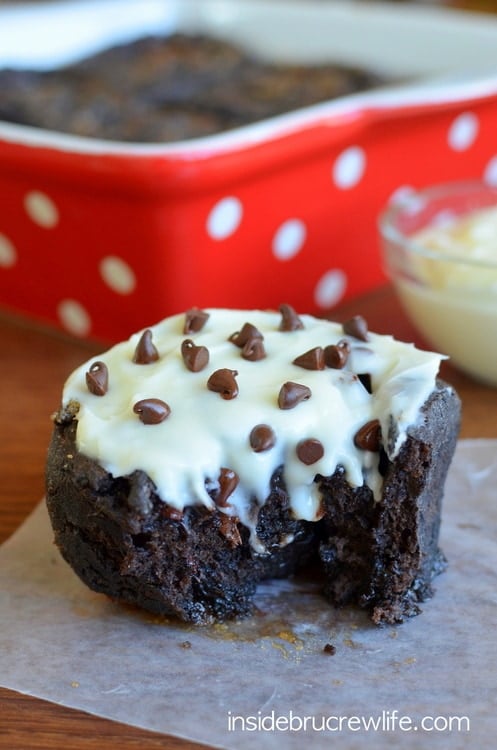 These easy NO YEAST rolls filled with chocolate and cinnamon are the best way to start any day.  They are ready in less than an hour!!