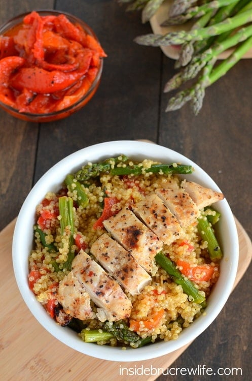 Roasted Red Pepper and Asparagus Quinoa from www.insidebrucrewlife.com - easy, healthy dinner using nature's super foods