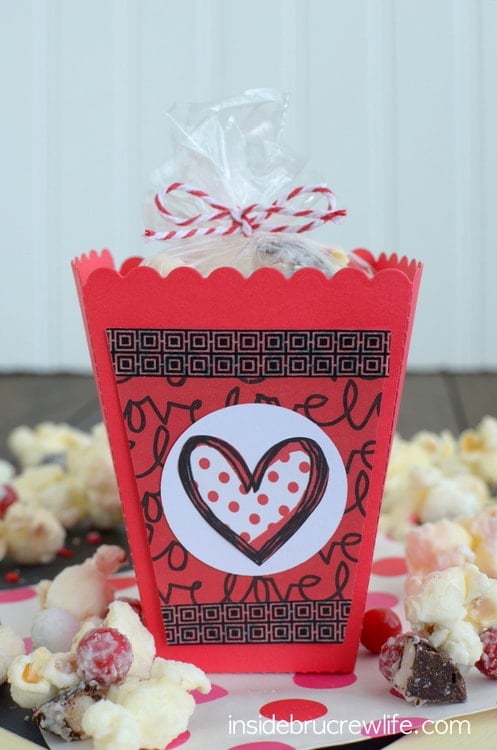 White Chocolate Peppermint Pattie Popcorn - easy snack mix loaded with marshmallow and peppermint candies!