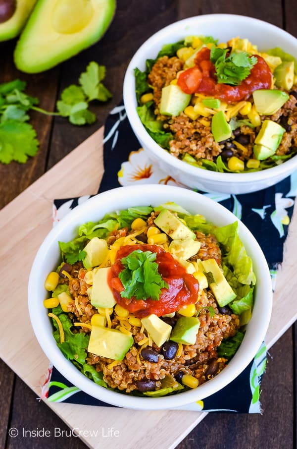 Taco Salad Bowls - this easy taco salad is a fun way to let everyone get creative with dinner. Easy 30 minute meal for those busy nights! #salad #tacosalad #easy #dinner #30minutemeal #tacotuesday
