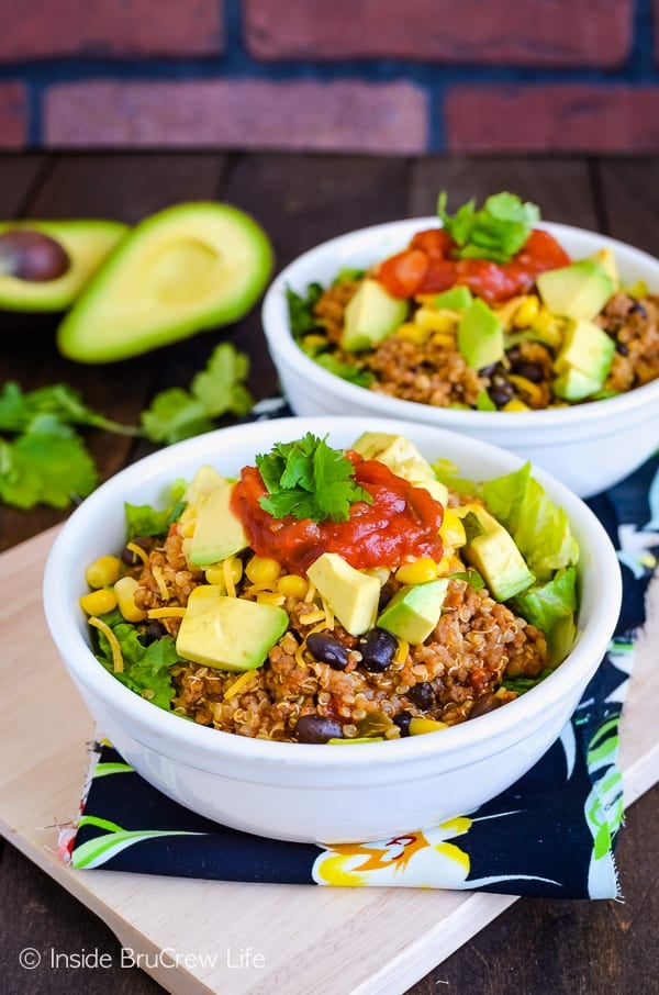 Taco Salad Bowls - enjoy your favorite taco toppings on this easy salad bowl recipe. Easy dinner to make on busy days! #salad #tacosalad #easy #dinner #30minutemeal #tacotuesday