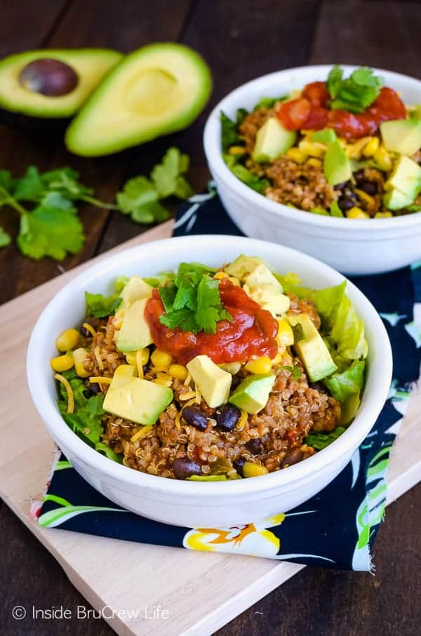 Taco Salad Bowls - enjoy all your favorite taco toppings in a bowl of salad. Make this easy 30 minute meal for busy nights! #salad #tacosalad #easy #dinner #30minutemeal #tacotuesday