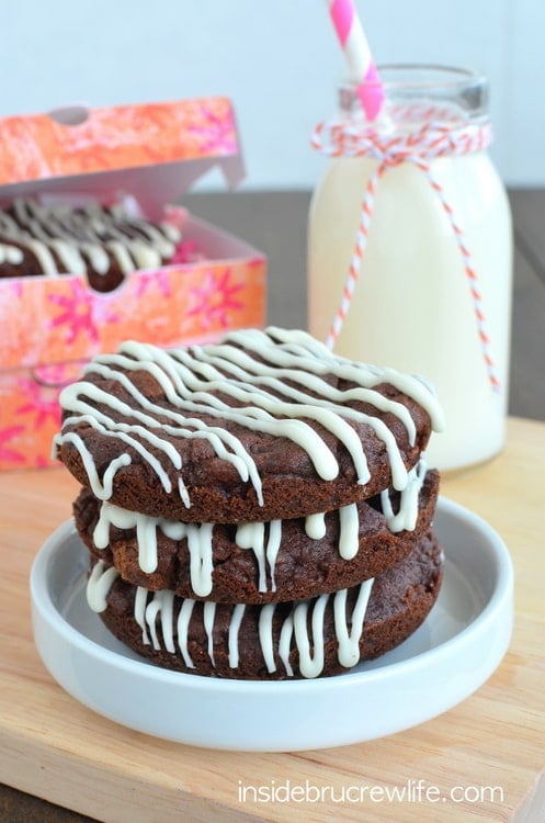 Chocolate Crunch Pudding Cookies - these rich chocolate cookies have plenty of crunch from the candy mixed in