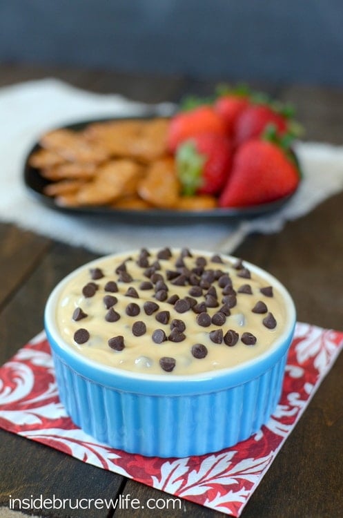Salted Caramel Chocolate Chip Yogurt Dip - caramel and chocolate chips in yogurt is a delicious and light snack to calm your sweet tooth