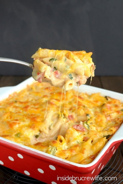Chicken Bacon Ranch Pasta Bake - this cheesy pasta dinner is loaded with meat and veggies and melted cheese. This delicious recipe gets two thumbs up around the dinner table. #pasta #chicken #bacon #comfortfood #dinner #cheesypasta