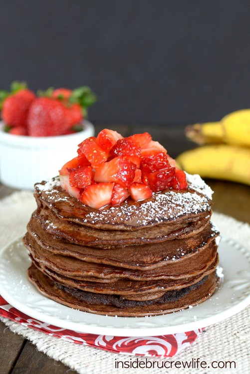 Skinny Chocolate Banana Oatmeal Pancakes 