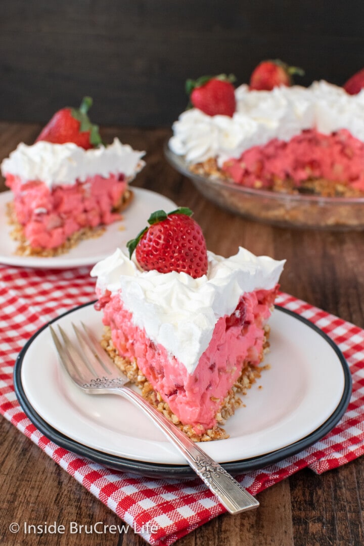 Strawberry Pretzel Pie - Inside BruCrew Life