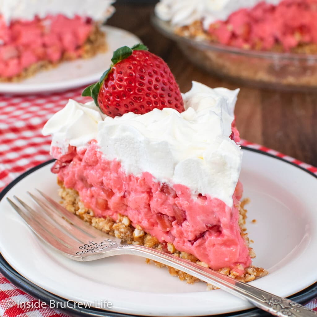 Strawberry Pretzel Pie - Inside BruCrew Life