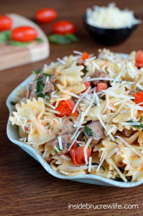 Tomato Basil Beef Pasta - cherry tomatoes, basil, and beef makes this pasta dinner a delicious meal in under 30 minutes