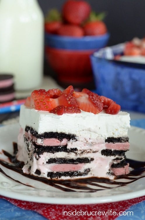 Berry Oreo Icebox Cake - an easy no bake cake made with Oreos and no bake berry cheesecake. Awesome no bake recipe for summer!