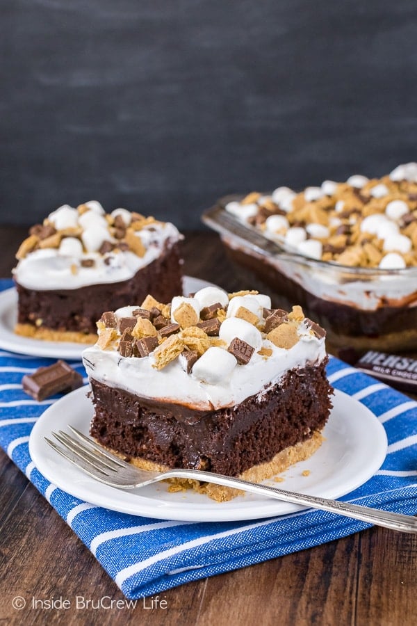 Two white plates with pieces of chocolate s'mores pudding cake on them