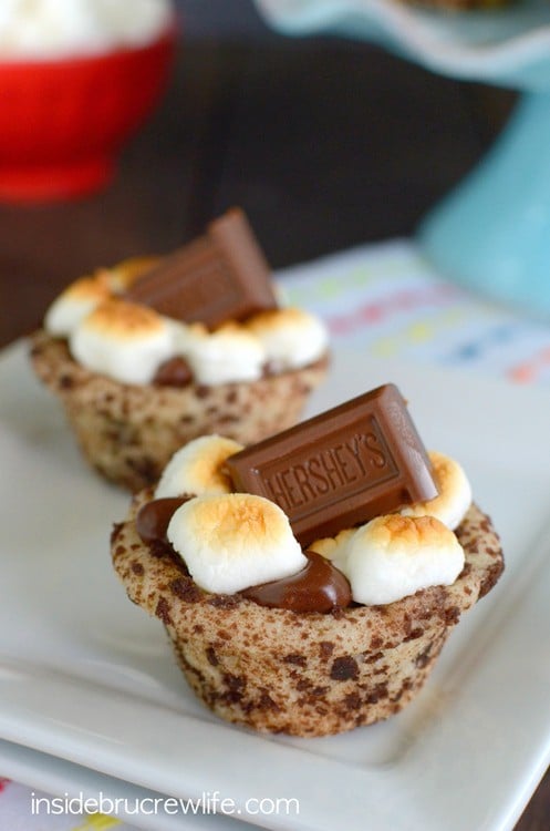 These cookie cups are an easy way to enjoy a s'mores without the mess of a campfire. So delicious and fun!