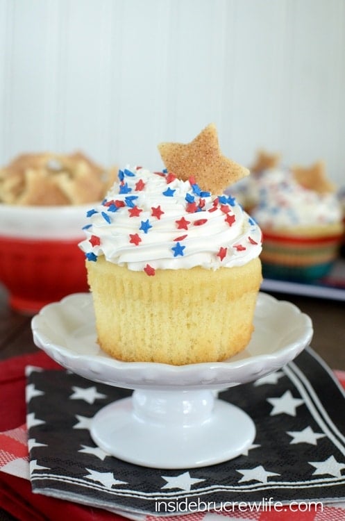 Vanilla Cherry Pie Cupcakes - homemade cupcakes with a cherry pie filling will make every one smile. Delicious picnic dessert recipe!