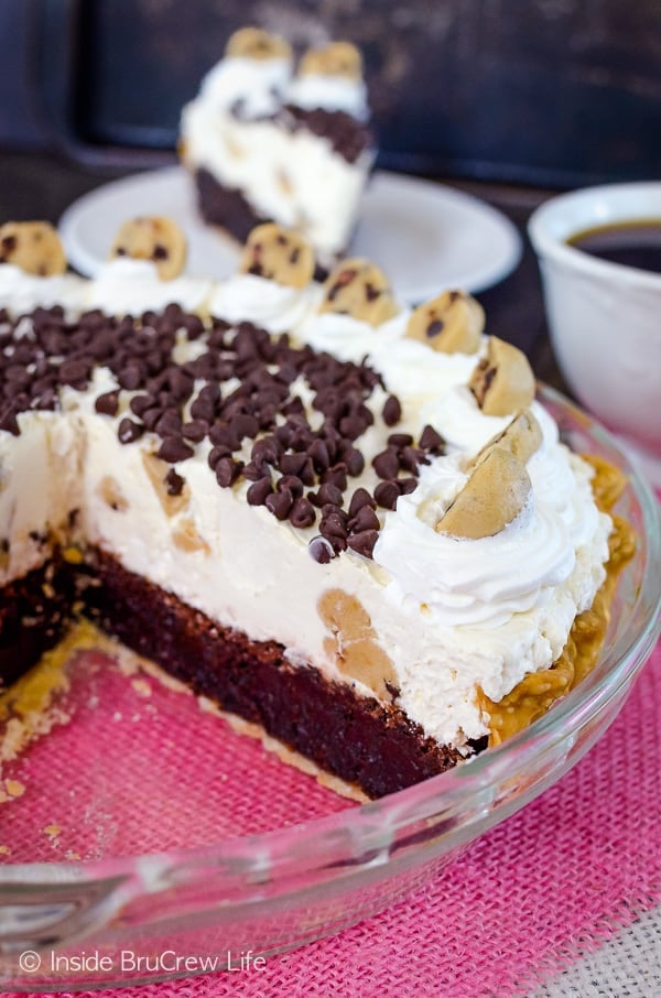 Cookie Dough Cheesecake Brownie Pie - a fudgy brownie pie topped with a fluffy cookie dough cheesecake is a delicious dessert to bring to parties! #browniepie #cookiedoughbites #nobakecheesecake #bestdessert #cheesecakelove