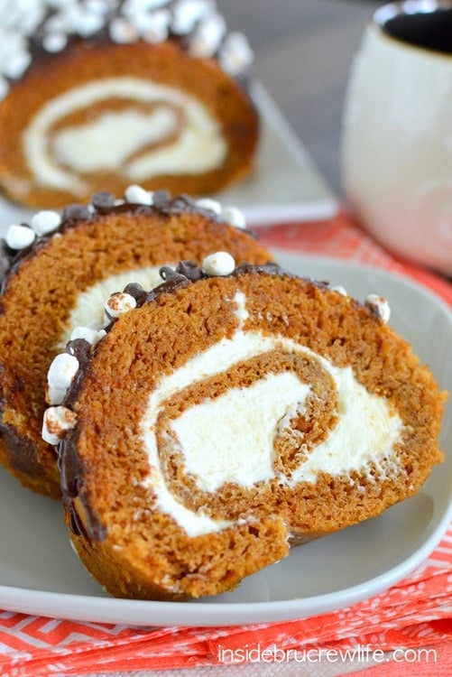 How to Make Pumpkin Roll Cake