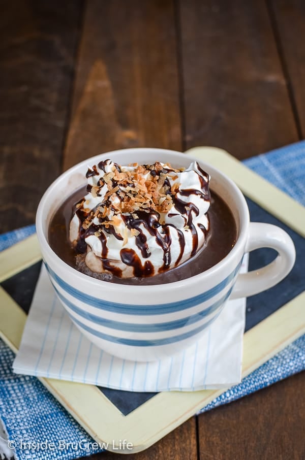 Almond Joy Hot Chocolate - almond milk and coconut extract give this homemade hot chocolate a delicious flavor. Make this easy sugar free hot chocolate the next time you need to warm up. #hotchocolate #sugarfree #dairyfree #lowcarb #homemade #keto #chocolate