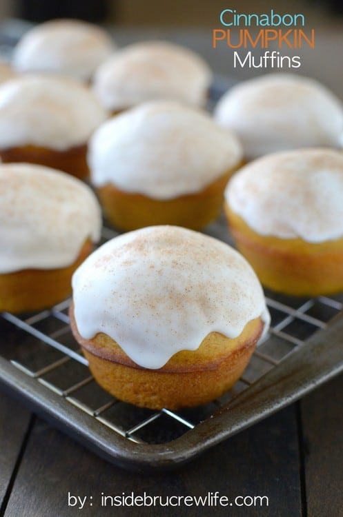 Cinnabon Pumpkin Muffins - these soft pumpkin muffins have a secret ingredient that makes them so soft and fluffy. You will not stop at one! Great fall breakfast recipe! #pumpkin #cinnabon #breakfast #muffins #fall #coffeecreamer