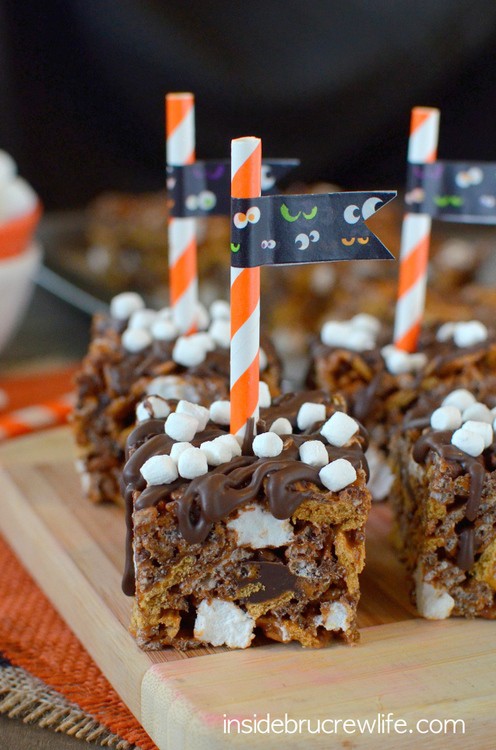 Pumpkin S'mores Rice Krispie Treats - pumpkin marshmallows and chocolate give these Golden Graham treats a fun s'mores flavor. Easy treat to make for Halloween parties.