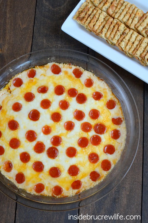An overhead picture of a pan of cheesy pizza dip.