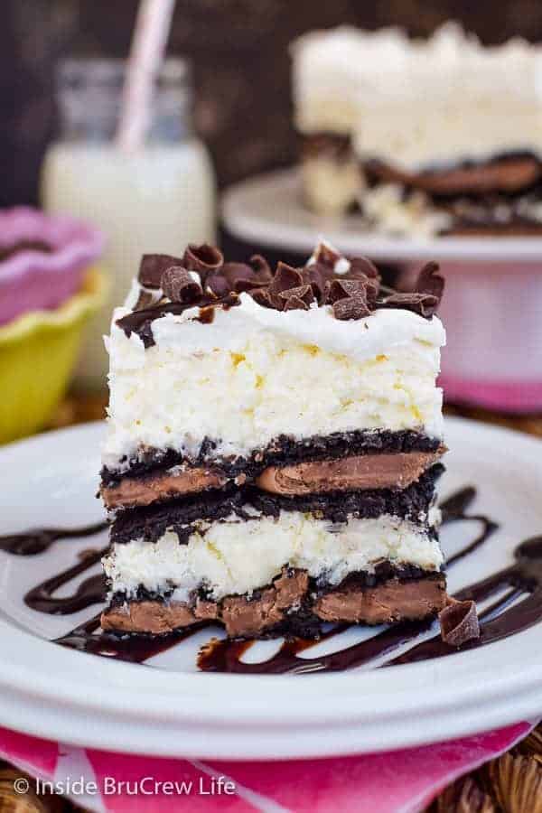 Coconut Oreo Icebox Cake - layers of Oreo cookies and no bake coconut cheesecake make this icebox cake so easy to make for dessert. Make this easy recipe for summer parties and picnics. #iceboxcake #coconut #Oreo #nobake