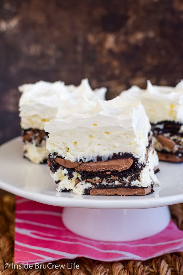 Coconut Oreo Icebox Cake - no bake coconut cheesecake and Oreo cookies makes this icebox cake taste amazing. Make this easy recipe for summer picnics or parties! #iceboxcake #coconut #Oreo #nobake